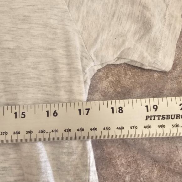 Disney Shirt Womens Large Gray Cotton V-Neck Minnie Mouse Art Cartoon Adult L - Picture 2 of 5